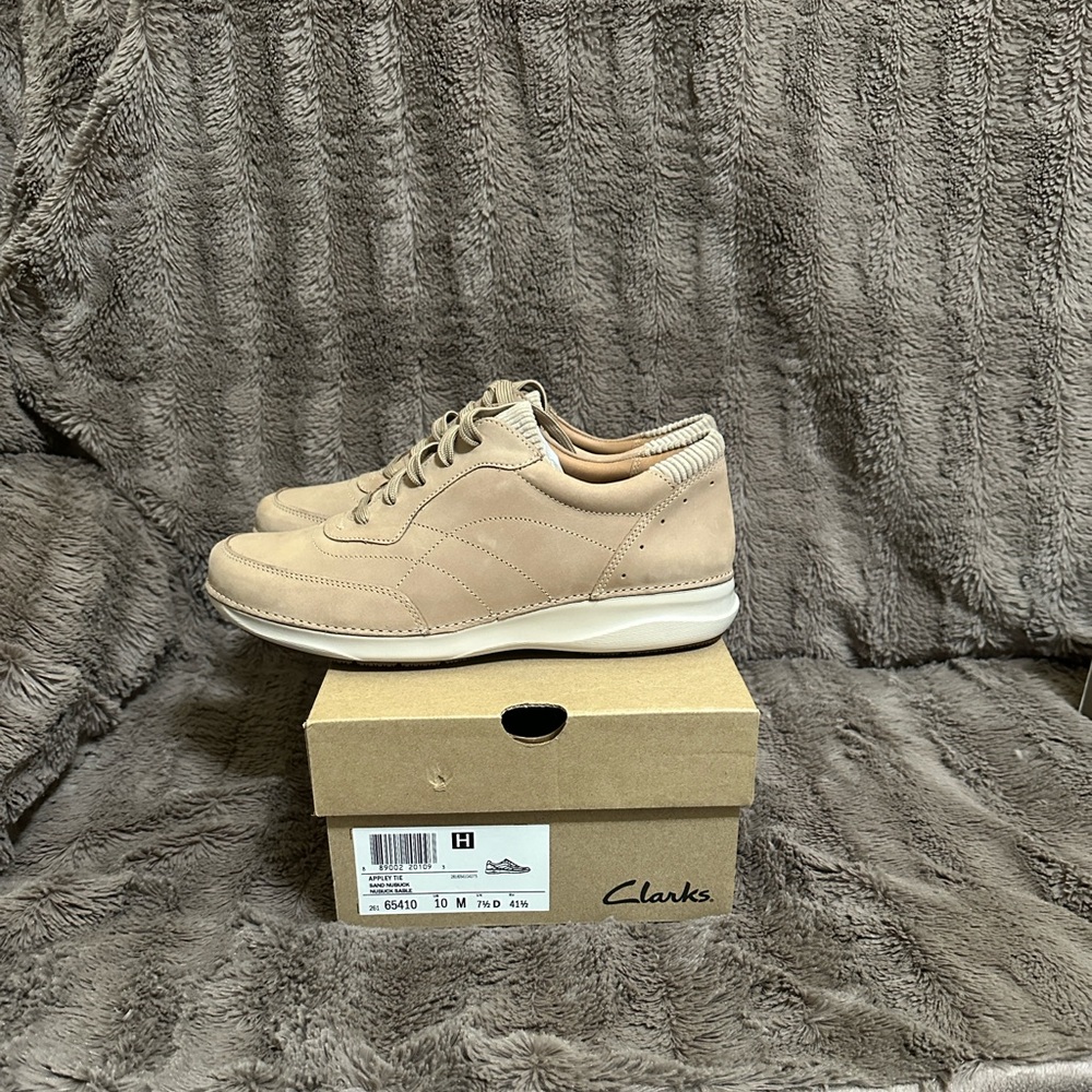 Clarks Women’s Beige Sneakers - Picture 3 of 8
